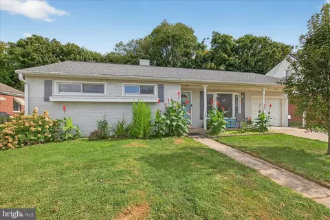 868 Pointview Ave, Ephrata, PA 17522
