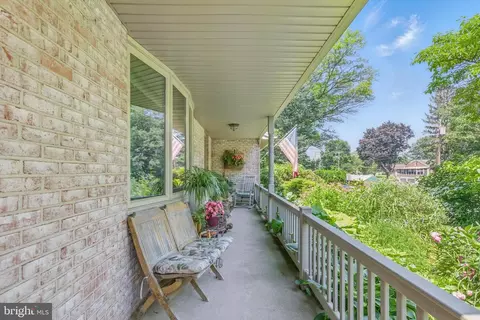 Exterior - 2 Farm Ln, Lititz, PA 17543 photo 4 of 13