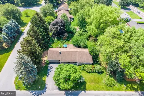 View/Area - 2 Farm Ln, Lititz, PA 17543 photo 2 of 2