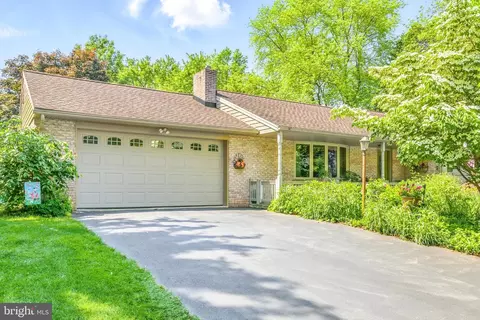 Exterior - 2 Farm Ln, Lititz, PA 17543 photo 2 of 13