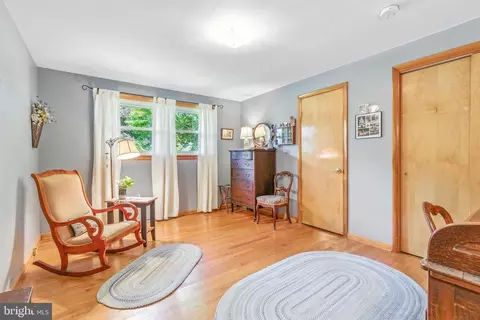 Bedroom - 2 Farm Ln, Lititz, PA 17543 photo 3 of 3