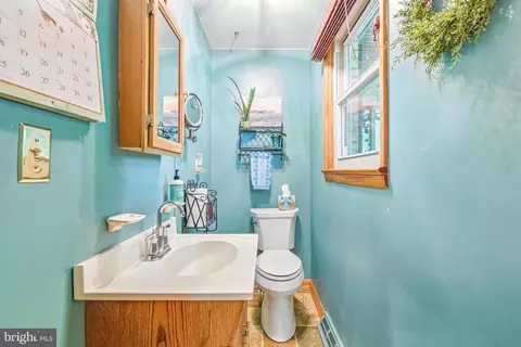 Bath - 2 Farm Ln, Lititz, PA 17543 photo 1 of 3