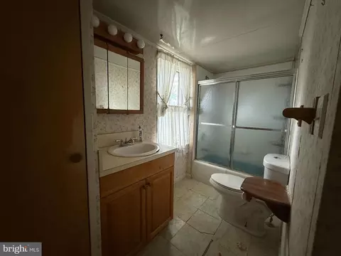 Bath - 128 E New St, Lititz, PA 17543 photo 1 of 1
