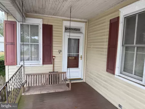 Exterior - 128 E New St, Lititz, PA 17543 photo 2 of 3