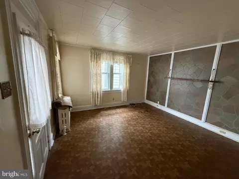 Living - 128 E New St, Lititz, PA 17543 photo 1 of 2