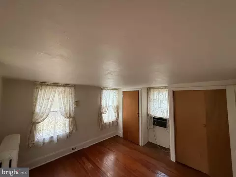 Bedroom - 128 E New St, Lititz, PA 17543 photo 2 of 2