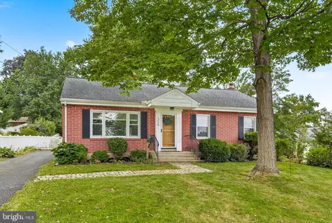 359 Hawthorne Dr, Lancaster, PA 17603