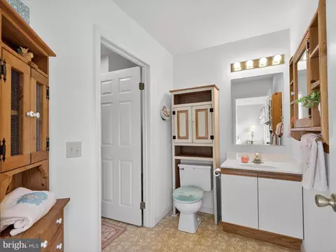 Bath - 151 Pinnacle Point Dr, Lancaster, PA 17601 photo 2 of 3