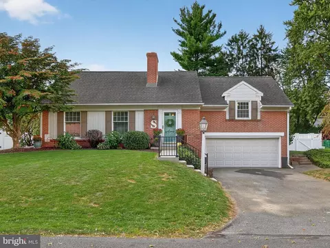 31 Sunset Ave, Manheim, PA 17545