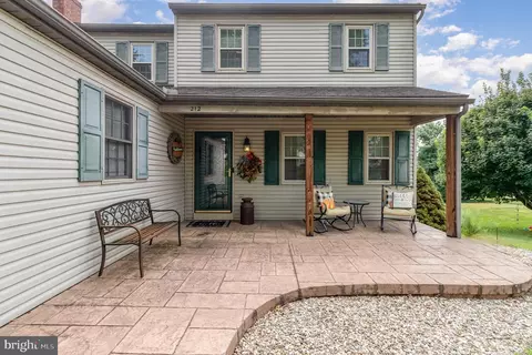 212 Weaver Dr, Lititz, PA 17543 photo 3