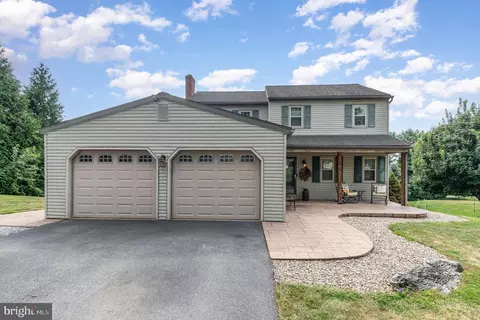 212 Weaver Dr, Lititz, PA 17543 photo 2