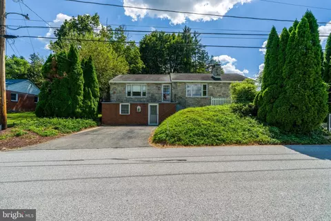1616 Magnolia Dr, Lancaster, PA 17602
