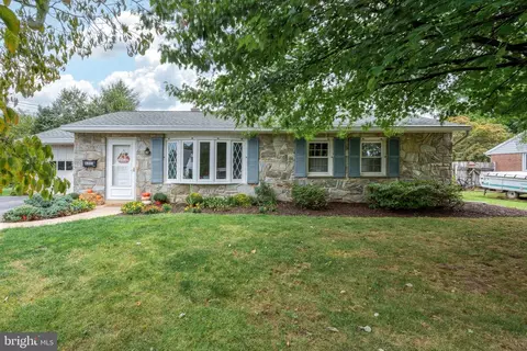6351 Jeanette Dr, East Petersburg, PA 17520