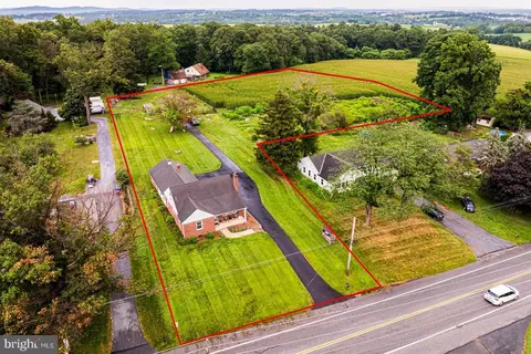 1159 Lebanon Rd, Manheim, PA 17545