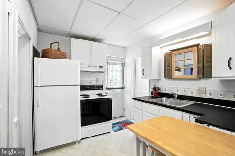 Kitchen - 131 N Cedar St, Lititz, PA 17543 photo 3 of 3
