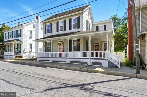 131 N Cedar St, Lititz, PA 17543