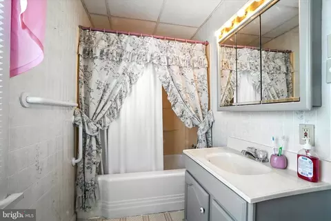 Bath - 131 N Cedar St, Lititz, PA 17543 photo 2 of 2