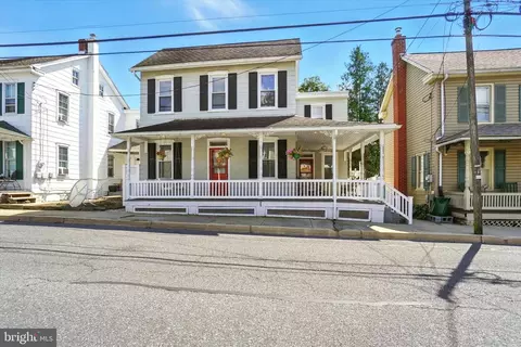 Exterior - 131 N Cedar St, Lititz, PA 17543 photo 2 of 11