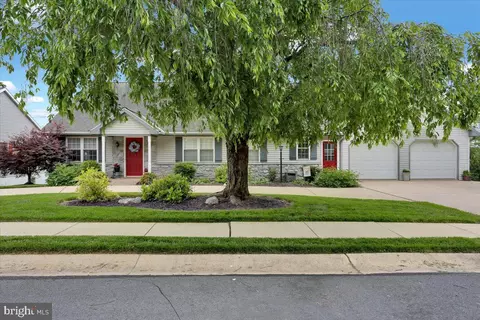 40 Oriole Dr, Stevens, PA 17578
