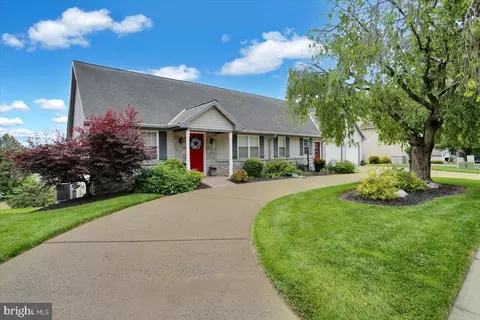 40 Oriole Dr, Stevens, PA 17578 photo 2