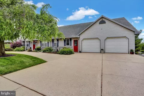 40 Oriole Dr, Stevens, PA 17578 photo 3