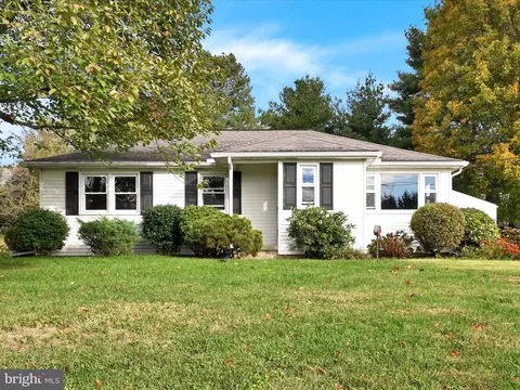 1721 Windy Hill Rd, Lancaster, PA 17602