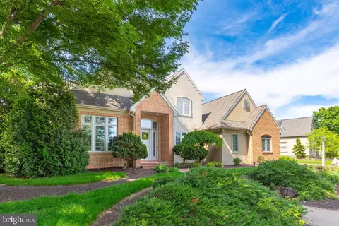 826 Bent Creek Dr, Lititz, PA 17543