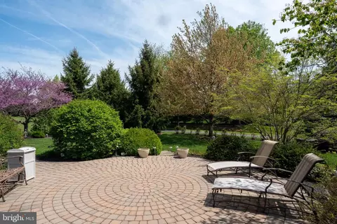 905 Sloan St, Lititz, PA 17543 photo 2