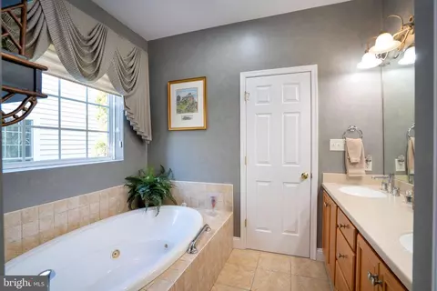 905 Sloan St, Lititz, PA 17543 photo 28