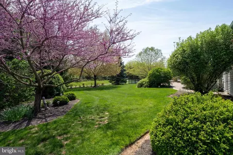 905 Sloan St, Lititz, PA 17543 photo 3