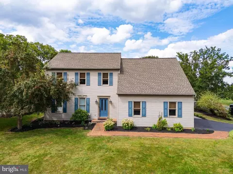 1827 Krystle Dr, Lancaster, PA 17602
