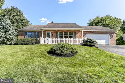 208 E 6th St, Lititz, PA 17543