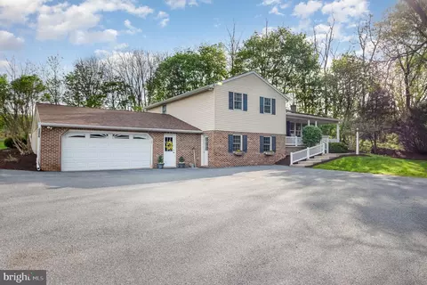 49 W Lexington Rd, Lititz, PA 17543 photo 3