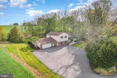 49 W Lexington Rd, Lititz, PA 17543