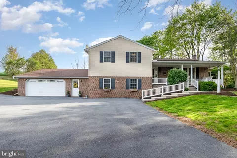 49 W Lexington Rd, Lititz, PA 17543 photo 2