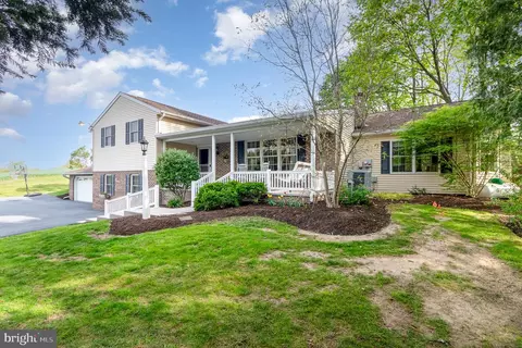 49 W Lexington Rd, Lititz, PA 17543 photo 4
