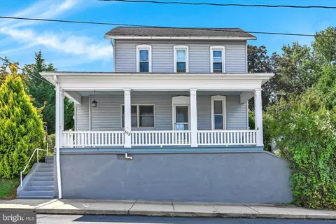 628 Fulton St, Akron, PA 17501
