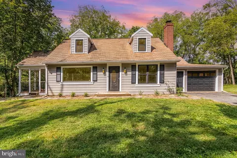 191 Pinetown Rd, Leola, PA 17540