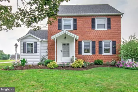 306 Spring Glen Dr, Ephrata, PA 17522