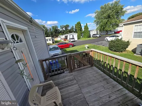 8 Penn Valley Vlg, Lititz, PA 17543 photo 2
