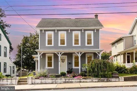 32 S 11th St, Akron, PA 17501