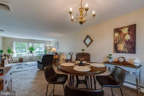 Dining - 201 Cardinal Rd, Lititz, PA 17543 photo 3 of 3