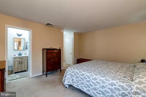 Bedroom - 201 Cardinal Rd, Lititz, PA 17543 photo 3 of 6