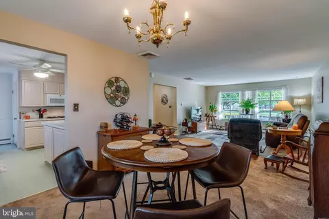 Dining - 201 Cardinal Rd, Lititz, PA 17543 photo 2 of 3