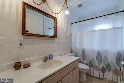 Bath - 201 Cardinal Rd, Lititz, PA 17543 photo 4 of 6