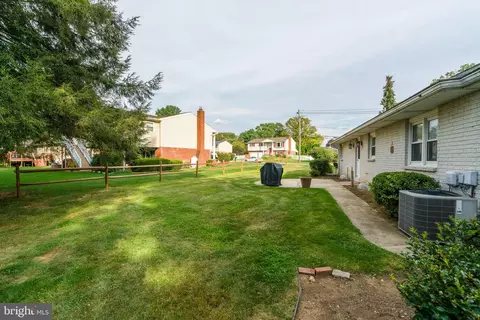 Exterior - 201 Cardinal Rd, Lititz, PA 17543 photo 7 of 7