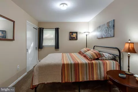 Bedroom - 201 Cardinal Rd, Lititz, PA 17543 photo 4 of 6