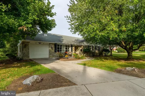 Exterior - 201 Cardinal Rd, Lititz, PA 17543 photo 3 of 7