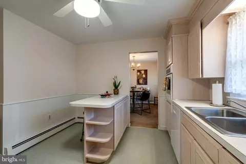 Kitchen - 201 Cardinal Rd, Lititz, PA 17543 photo 2 of 4