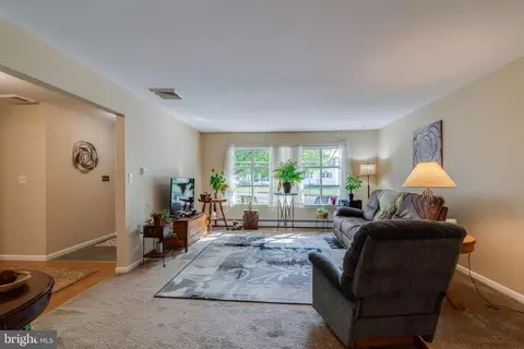 Living - 201 Cardinal Rd, Lititz, PA 17543 photo 1 of 4